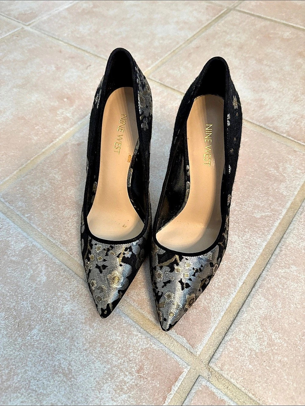 NINE WEST Floral Pointed Toe Heels in Black & Gold Like New